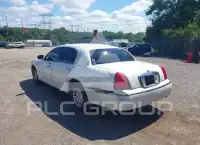 2000 Lincoln Town фото