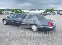 2000 Lincoln Town фото