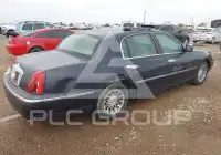 2000 Lincoln Town photo