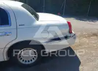 2000 Lincoln Town фото
