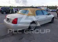 2000 Lincoln Town photo