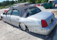 2000 Lincoln Town photo