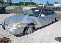 2000 Lincoln Town photo