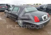 2000 Lincoln Town photo
