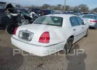 2000 Lincoln Town фото