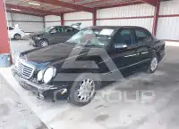 2000 Mercedes Benz E 320 photo