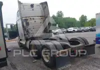 2000 Volvo VNL photo