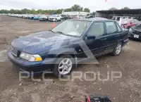 2000 Volvo S70 photo