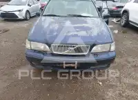 2000 Volvo S70 photo