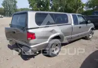 2001 Chevrolet S10 photo