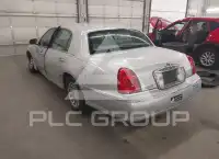2001 Lincoln Town фото