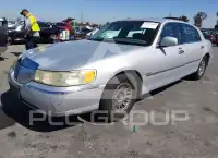 2001 Lincoln Town фото