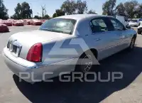 2001 Lincoln Town фото