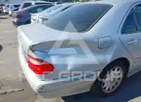 2001 Mercedes Benz E 320 photo