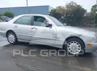 2001 Mercedes Benz E 320 photo