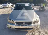 2001 Lexus IS300 photo