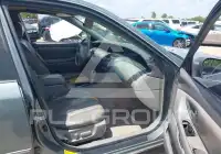 2001 Toyota AVALON photo