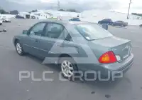 2001 Toyota AVALON photo