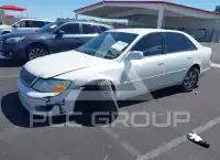 2001 Toyota AVALON photo