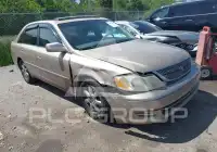 2001 Toyota AVALON photo