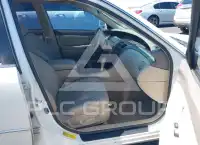 2001 Toyota AVALON photo