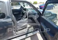2002 Nissan FRONTIER фото