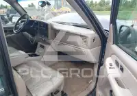 2002 Chevrolet Suburan photo