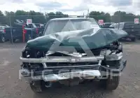 2002 Chevrolet Suburan photo