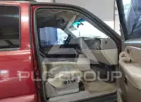 2002 Chevrolet Suburan photo