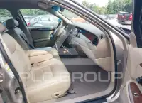 2002 Lincoln Town photo