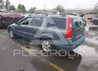 2002 Volvo V70 photo
