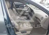 2002 Volvo V70 photo