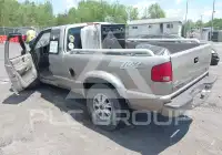 2002 GMC SONOMA фото