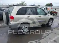 2002 Toyota RAV4 photo