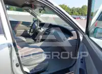 2002 Toyota AVALON photo