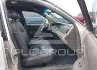 2002 Ford CROWN фото