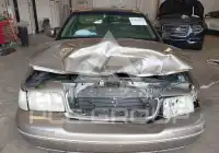 2002 Ford CROWN фото