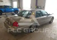 2002 Ford CROWN фото