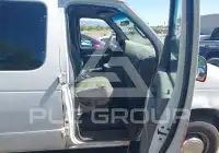 2002 Ford E-250 photo