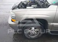 2003 Chevrolet Suburan photo