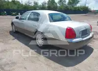 2003 Lincoln Town фото