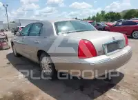 2003 Lincoln Town photo