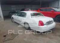 2003 Lincoln Town фото