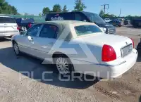 2003 Lincoln Town фото