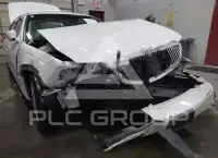 2003 Lincoln Town photo