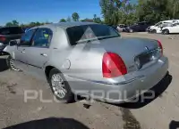2003 Lincoln Town фото