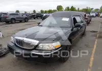 2003 Lincoln Town фото