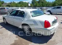 2003 Lincoln Town фото