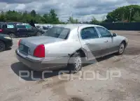 2003 Lincoln Town фото