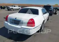 2003 Lincoln Town фото